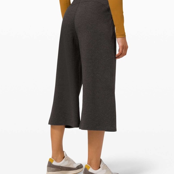 Lululemon Can You Feel The Pleat Crop *21 Size 10 - Picture 2 of 4